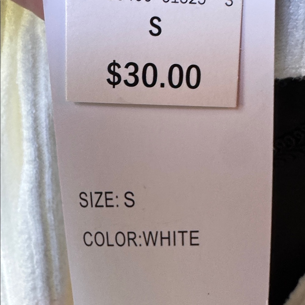 Design365 white ribbed cold shoulder top NWT - Picture 5 of 6